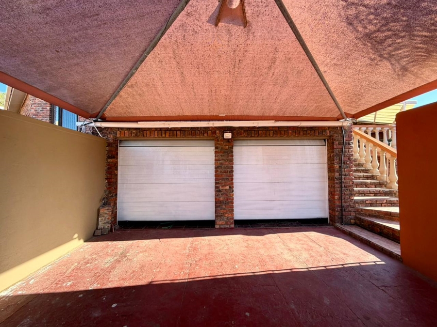 6 Bedroom Property for Sale in Heiderand Western Cape